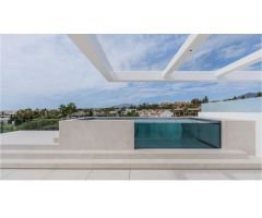 Villa moderna a estrenar situada cerca de la playa, en prestigiosa zona de la Milla de Oro, Marbella