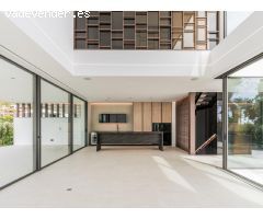 Villa moderna a estrenar situada cerca de la playa, en prestigiosa zona de la Milla de Oro, Marbella