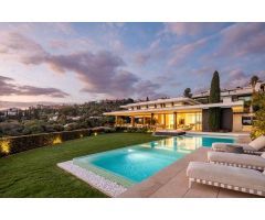 Exclusiva Villa de Diseño Moderno con Vistas Panorámicas y Privacidad en La Quinta, Benahavis