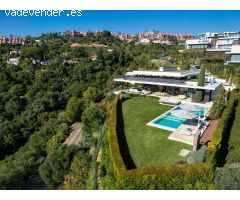 Exclusiva Villa de Diseño Moderno con Vistas Panorámicas y Privacidad en La Quinta, Benahavis