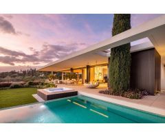 Exclusiva Villa de Diseño Moderno con Vistas Panorámicas y Privacidad en La Quinta, Benahavis