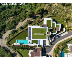 Exclusiva Villa de Diseño Moderno con Vistas Panorámicas y Privacidad en La Quinta, Benahavis