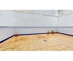 CASA ADOSADA, SITUADA EN LOS OLIVOS BORRACHOS. DE 4 DORMITOIROS, 2 BAÑOS, ASEO  y AMPLIAS  TERRAZAS.