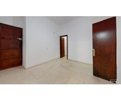 MAGNIFICA VIVIENDA EN PLANTA BAJA, ZONA LEVANTE, CON 3 DORMITOIROS, BAÑO y TERRAZA 35 METROS.