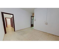 MAGNIFICA VIVIENDA EN PLANTA BAJA, ZONA LEVANTE, CON 3 DORMITOIROS, BAÑO y TERRAZA 35 METROS.
