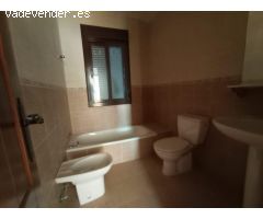 Edifico de 38 apartamentos, 3 locales y 38 garajes
