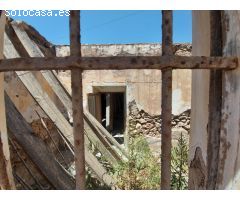 Suelo con casa en ruina en Balanegra