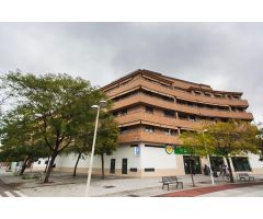 MAGNIFICA VIVIENDA, SITUADA EN AVDA. CAÑITO BAZAN. 3 DORMITORIOS, 2 BAÑOS, COCHERA, TRAST y PISCINA.
