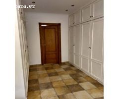 PRECIOSO CHALET PRACTICAMENTE A ESTRENAR CON PISCINA A 5 MINUTOS DE ELCHE