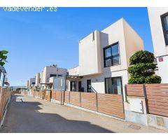 Preciosa villa independiente con piscina!!