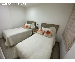 Duplex con piscina totalmente reformado y amueblado a estrenar, a 80 metros de la Playa de La Mata