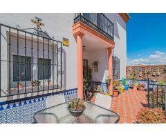 ¡Tu nuevo hogar te espera! Casa adosada, en urbanización privada en el centro de Las Gabias.