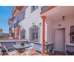 ¡Tu nuevo hogar te espera! Casa adosada, en urbanización privada en el centro de Las Gabias.