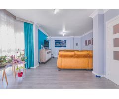 ¡Tu nuevo hogar te espera! Casa adosada, en urbanización privada en el centro de Las Gabias.
