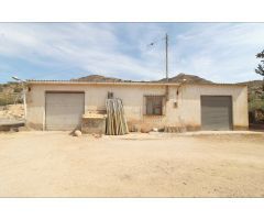 Finca rústica con almacén
