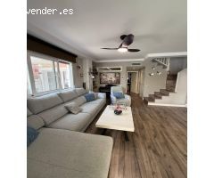 Chalet totalmente reformado en urbanización cerrada.