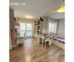 Chalet totalmente reformado en urbanización cerrada.