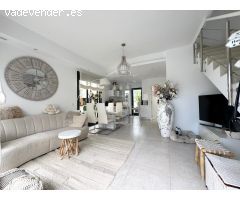Chalet moderno con piscina privada y solárium en PAU 26, Orihuela Costa