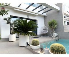 Chalet moderno con piscina privada y solárium en PAU 26, Orihuela Costa