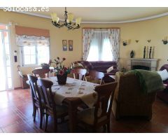 Chalet con parcela (alquiler anual)