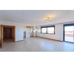 Ático con terraza y garaje en residencial de Picassent. / HH Asesores, Inmobiliaria en Burjassot /