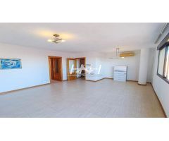 Ático con terraza y garaje en residencial de Picassent. / HH Asesores, Inmobiliaria en Burjassot /
