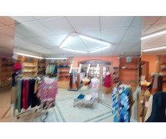 Amplio local con terraza en zona centro. / HH Asesores, Inmobiliaria en Burjassot /