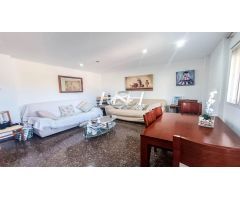 Amplio y luminoso dúplex  en El Castell. / HH Asesores, Inmobiliaria en Burjassot./