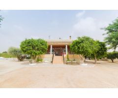 CHALET CON PISCINA Y 1.300M2 DE PARCELA (ALQUILER TEMPORADA)
