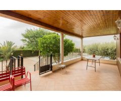 CHALET CON PISCINA Y 1.300M2 DE PARCELA (ALQUILER TEMPORADA)