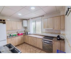 CHALET CON PISCINA Y 1.300M2 DE PARCELA (ALQUILER TEMPORADA)