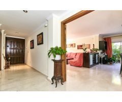 Increíble casa en Los Pacos con 5 dormitorios, 5 baños y majestuoso garaje
