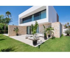 Villa de lujo de 6 dormitorios y 6 baños junto a la playa. Cortijo Blanco, San Pedro, Marbella