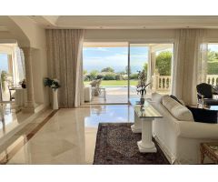 Villa de lujo de 6 dormitorios y 8 baños con vistas al mar. Cascada de Camoján, Marbella Norte