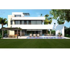 Villa de lujo de 5 dormitorios y 7 baños con vistas al Mar. Rio Real Golf, Marbella