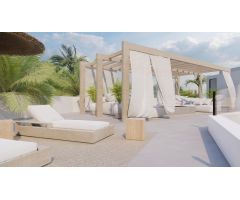 Villa de lujo de 4 dormitorios y 4 baños con espectaculares vistas al mar. Elviria, Marbella