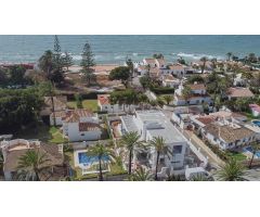 Villa de lujo de 4 dormitorios y 4 baños con vistas al mar. Marbesa, Marbella.