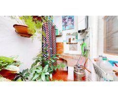 Casa Adosada en Casarabonela: 3 Plantas y Muchas Posibilidades