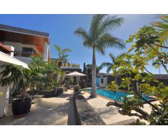 VILLA DE LUJO CON VISTAS AL MAR, PISCINA Y DOS APARTAMENTOS INDEPENDIENTES