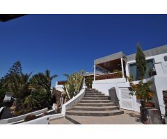 VILLA DE LUJO CON VISTAS AL MAR, PISCINA Y DOS APARTAMENTOS INDEPENDIENTES