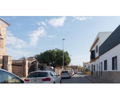 CASA EN AVENIDA JUAN CARLOS I CON LOCAL Y AZOTEA