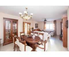 ? ¡Vive en una casa independiente con piscina y todas las comodidades en Las Gabias! ?✨