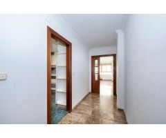 ? Amplio Piso en el Corazón de Granada – 125 m² de Oportunidad