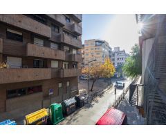 Gran piso en Plaza de Menorca con plaza de garaje y trastero.
