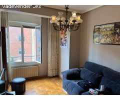 Piso de tres hb, zona centro, quinta planta. Un baño.