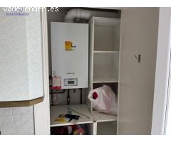 Piso de tres hb, zona centro, quinta planta. Un baño.