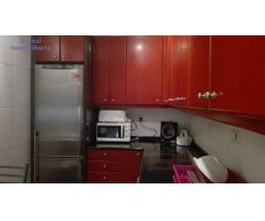 Piso junto a Sagasta de cuatro habitaciones, cuatro baños y terraza.