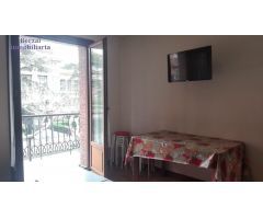 Piso junto a Sagasta de cuatro habitaciones, cuatro baños y terraza.