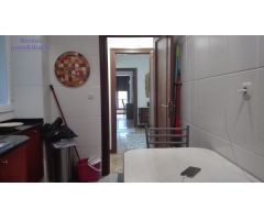 Piso junto a Sagasta de cuatro habitaciones, cuatro baños y terraza.