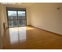 Apartamento en La Guindalera en urbanización con piscina y amplia zona verde.